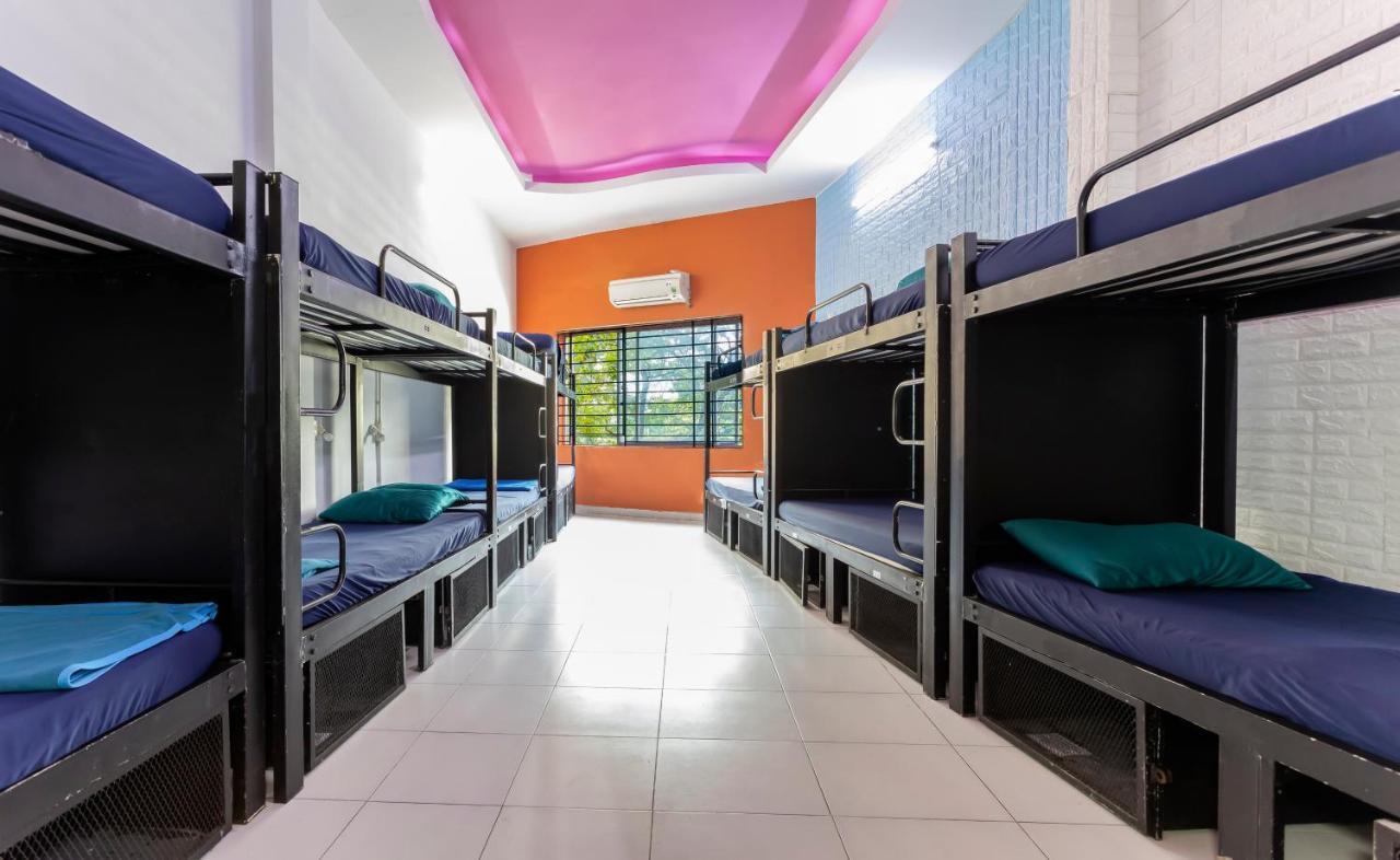 הו צ'י מין סיטי Hangout Hostel Hcm (Adults Only) מראה חיצוני תמונה